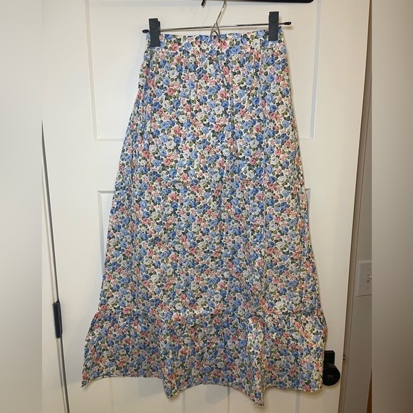 NWT MVN The Label Blue Floral Skirt Size 2 - Picture 1 of 2